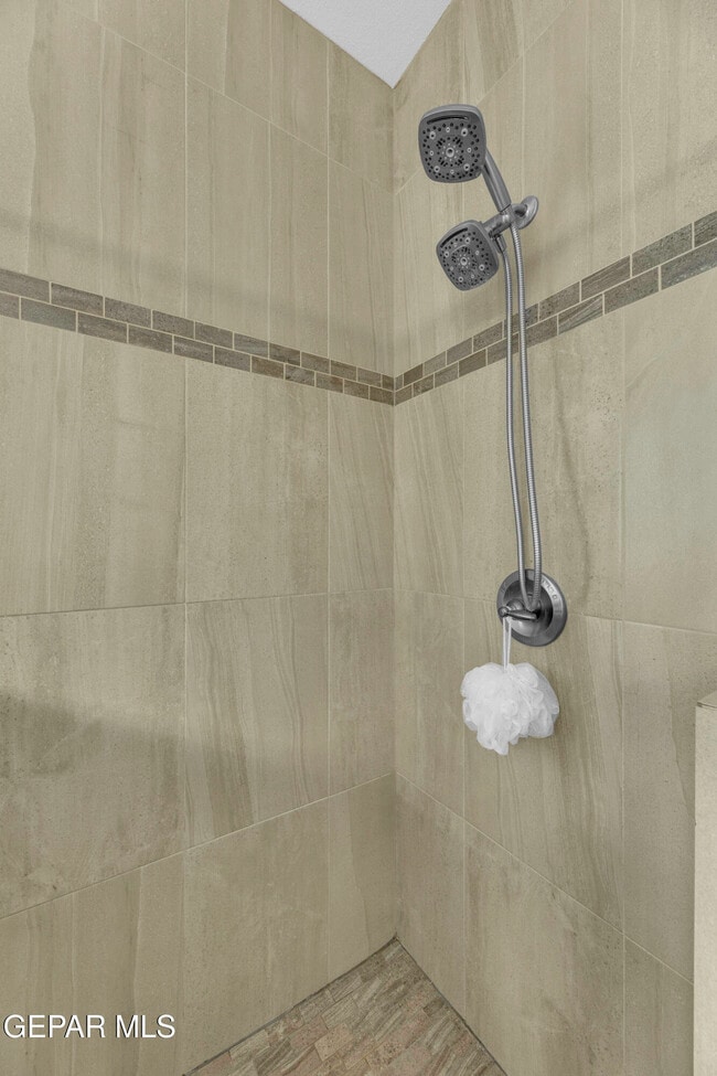 Building Photo - 12631 Mark Twain Ave