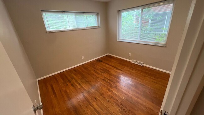 Building Photo - 448 Eichelberger St