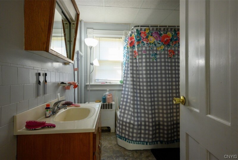 Building Photo - 621 William St