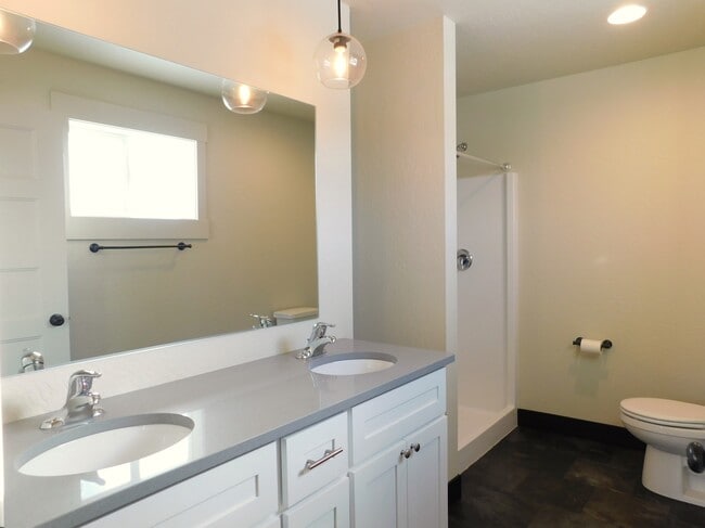 Building Photo - 785 Lake Francis Dr