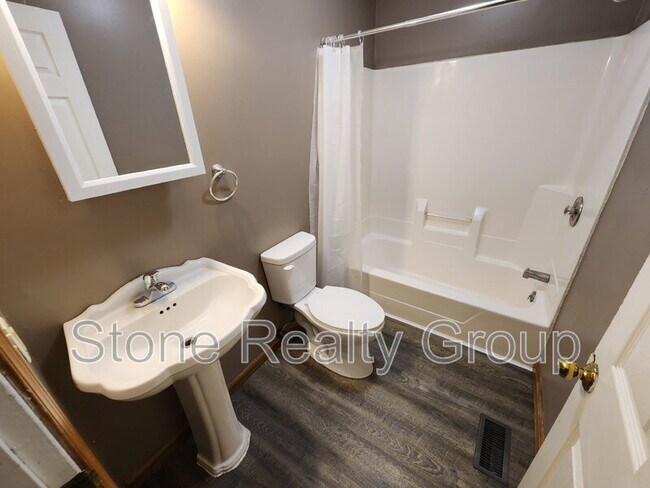 Building Photo - 823 S 19th St