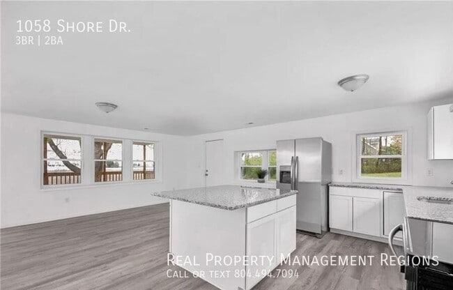 Building Photo - 1058 Shore Dr