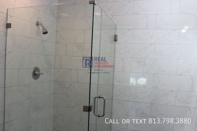 Building Photo - 621 Sunset Dr