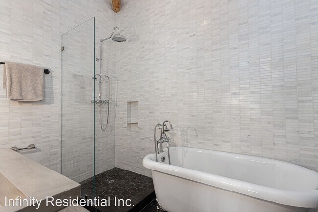 Building Photo - 2 br, 1 bath House - 135 N C Street