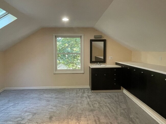 Building Photo - CHARMING MULTNOMAH VILLAGE CUSTOM HOME AVA...