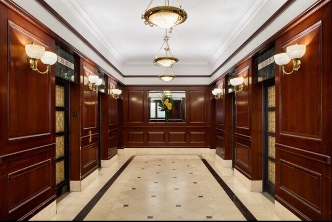 Building Photo - 75 West St