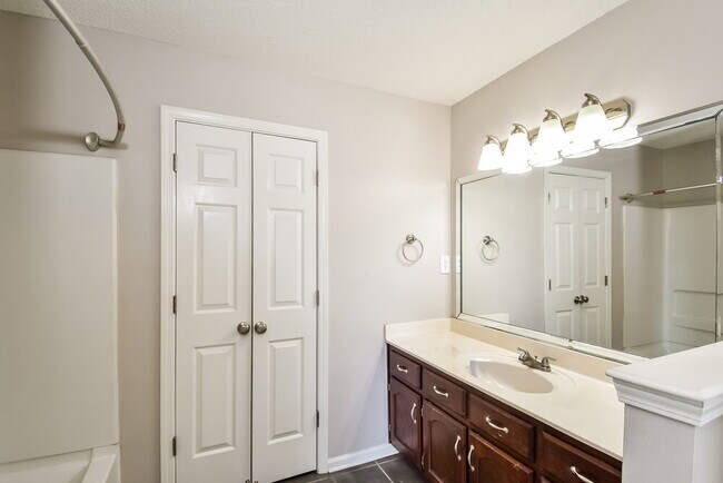 Building Photo - 5397 Kayla Dr