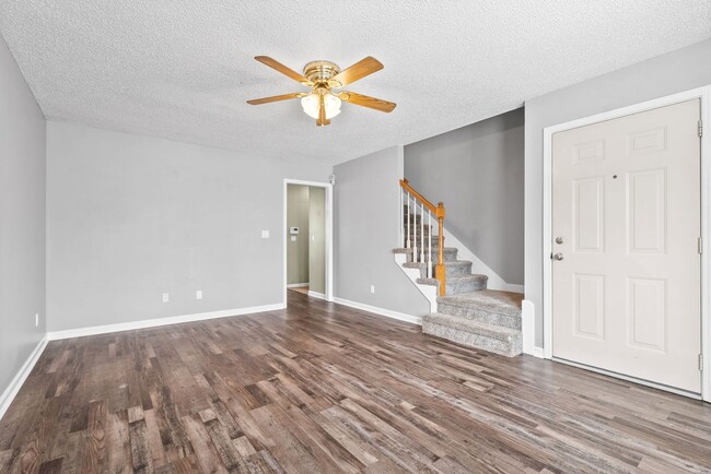 Building Photo - 3 Bedroom 2 Bath Pet Friendly Home For Ren...