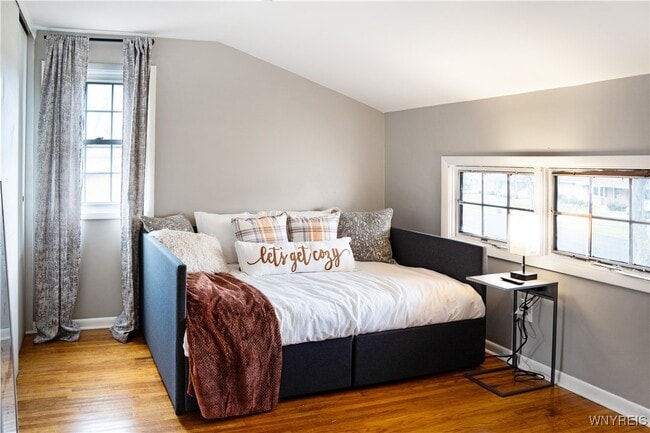 Building Photo - 193 Thistle Lea