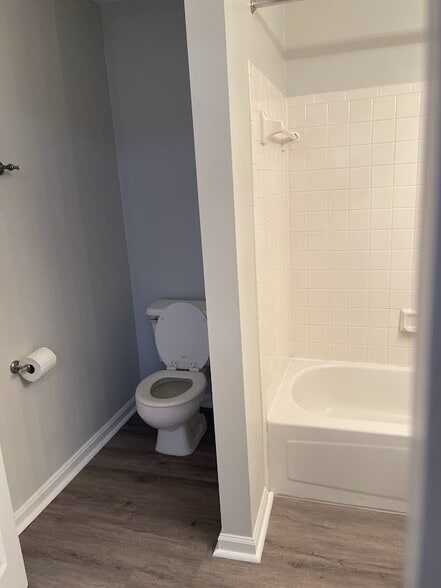 Master Bathroom - 9816 Lake Pointe Ct