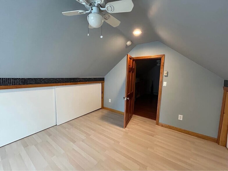 Building Photo - 18 Park Ave