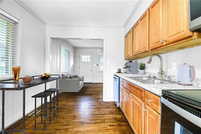 Building Photo - 3447 Pierce St