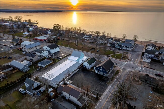 Building Photo - 1104 Main St