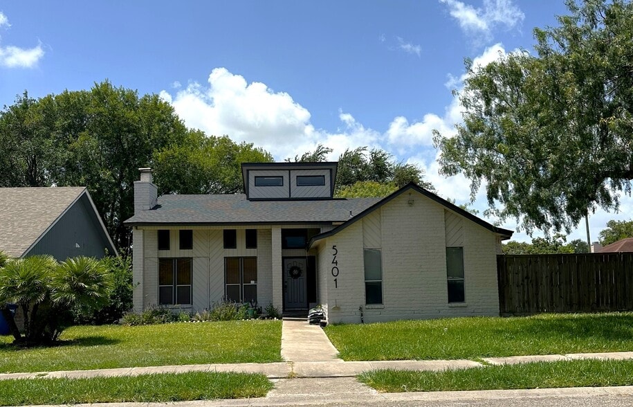 Front - 5401 Crossgate Dr S