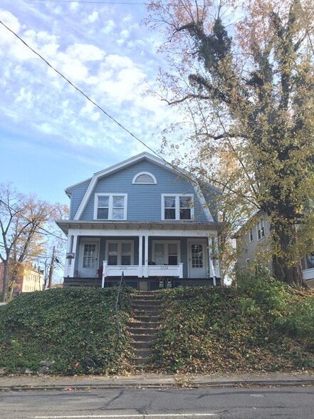 Primary Photo - 2636 Neil Ave