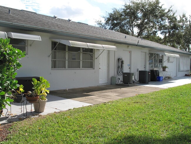 Building Photo - 1102 North Dr