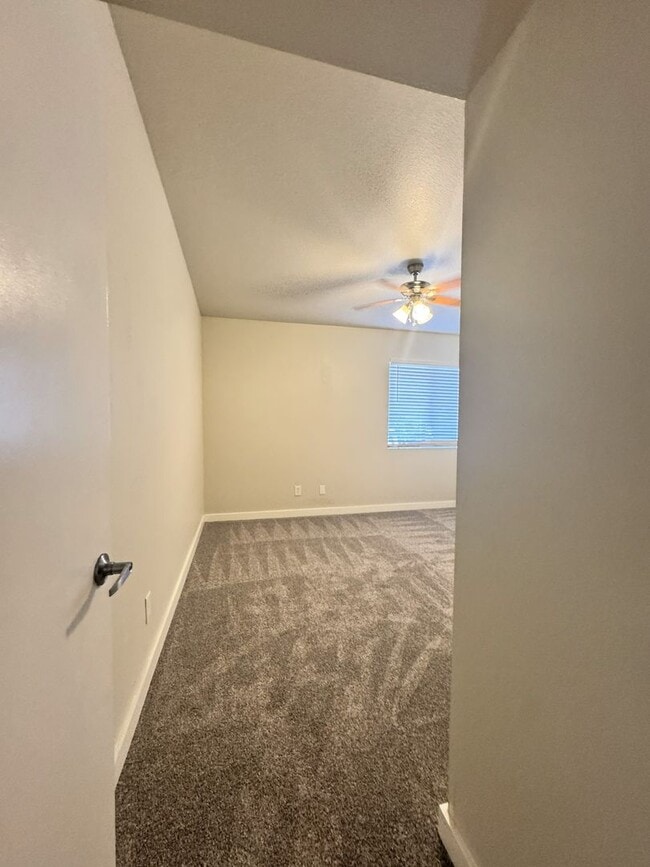 Building Photo - **MOVE IN SPECIAL***HALF OFF FIRST MONTHS RENT. UPSTAIRS 2 BEDROOM CONDO OVERLOOKING GREENBELT