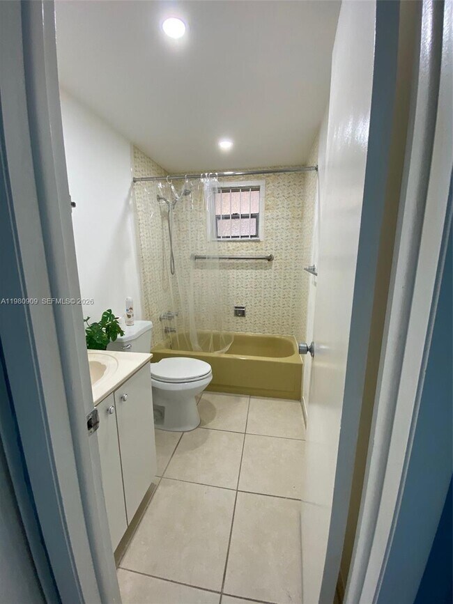 Building Photo - 6820 W Flagler St