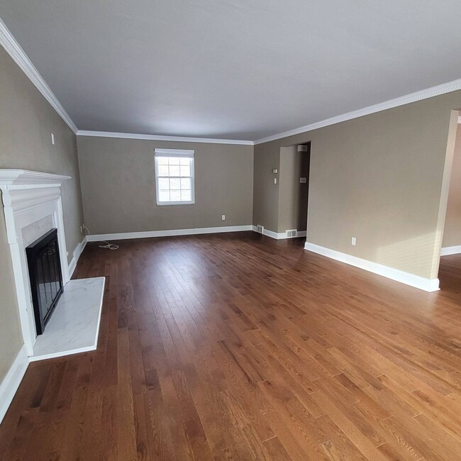 Building Photo - Upper St. Clair 4 Bedroom Home - In ground...