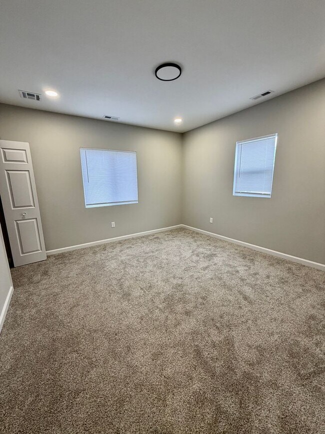 Building Photo - Central Wichita 2 Bedroom