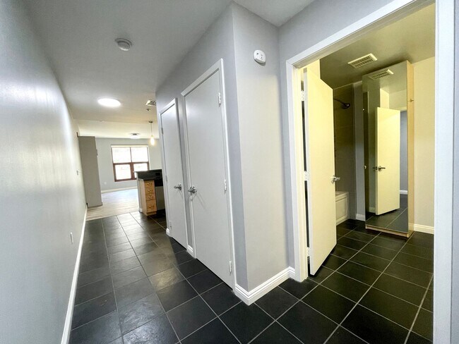 Building Photo - Amazing Studio 2 blocks from Petco Park w/...