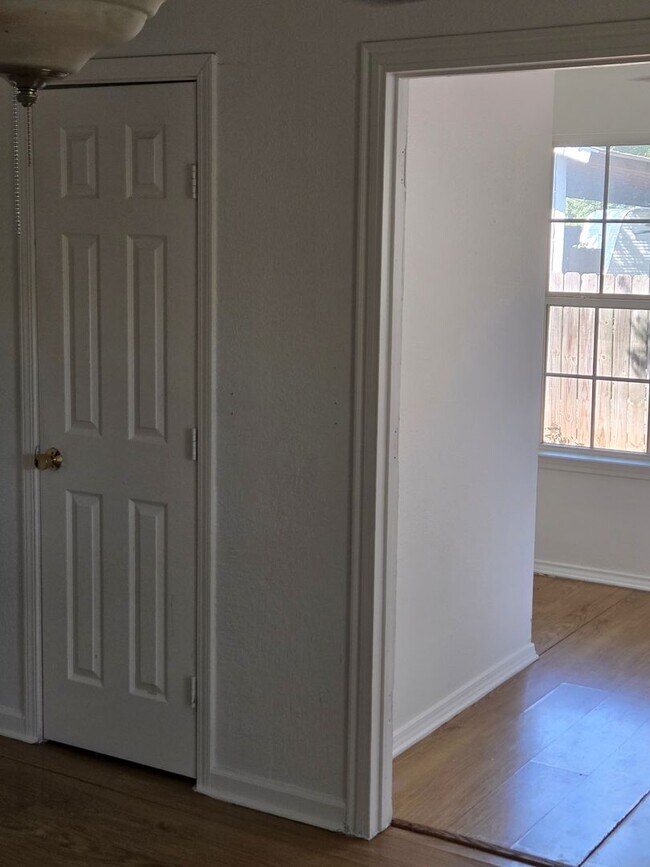 Building Photo - Nice 3 bedroom 1 bath for rent