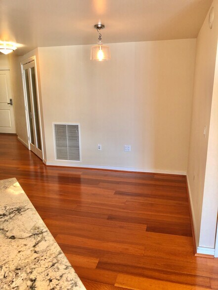 Breakfast Area/Additional Dining Area - 819 Virginia St