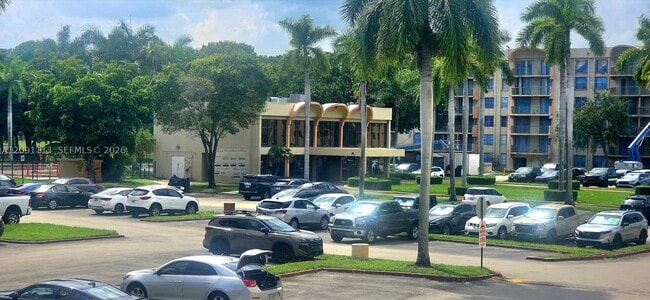 Building Photo - 9300 Fontainebleau Blvd
