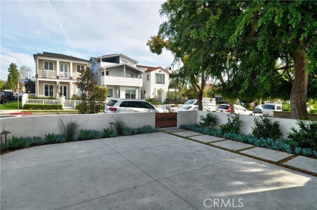 Building Photo - 621 Narcissus Ave