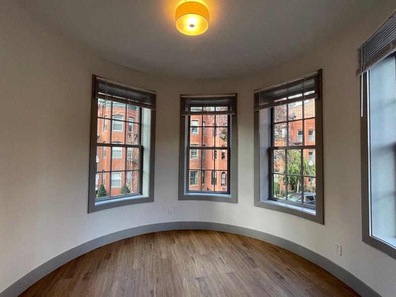 Building Photo - 88 Saint Botolph St