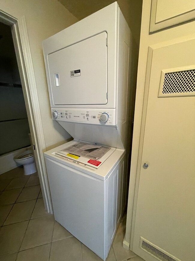 Building Photo - Super Clean & Nicely Renovated 2BR/1Bath in San Clemente - Walk to the Beach!