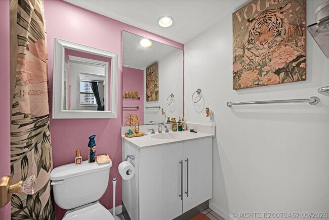 Building Photo - 3001 S Ocean Dr