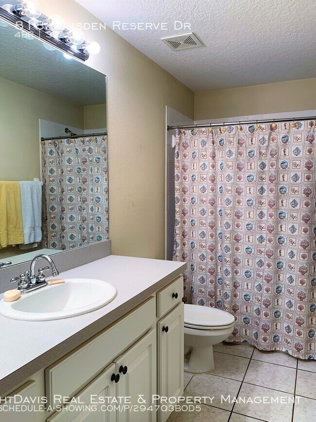 Building Photo - 818 Lumsden Reserve Dr