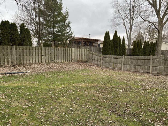 Building Photo - 115 Meadowbrook Ln