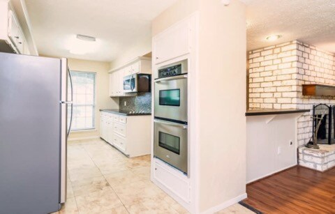 Building Photo - 10127 Sagerock Dr