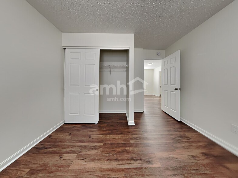 Building Photo - 2238 Antoinette Way