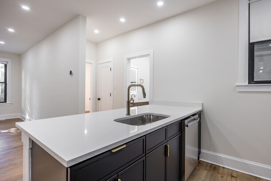 Building Photo - 4636 N Hamilton Ave