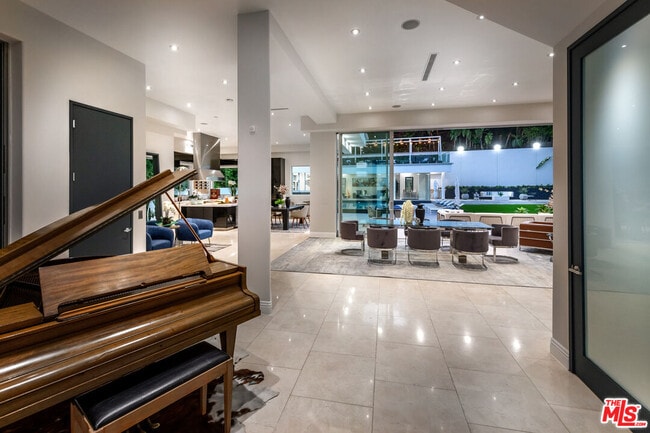 Building Photo - 4533 Estrondo Dr