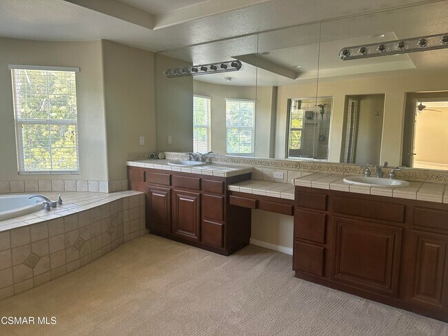 Building Photo - 3073 Heavenly Ridge St