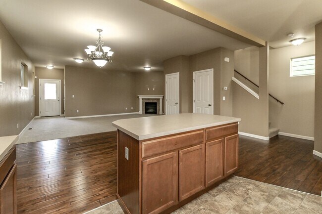 Building Photo - Beautiful Lacey Home with new paint and carpet in Popular Edgewater Community