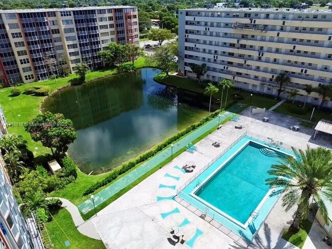Building Photo - 2 bedroom in North Miami Beach FL 33179