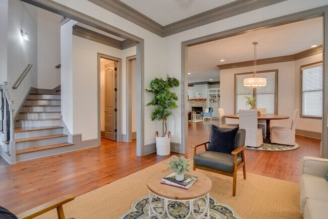 Building Photo - 3057 Leaning Oak Way
