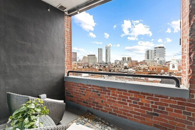 Building Photo - 300 Commercial St