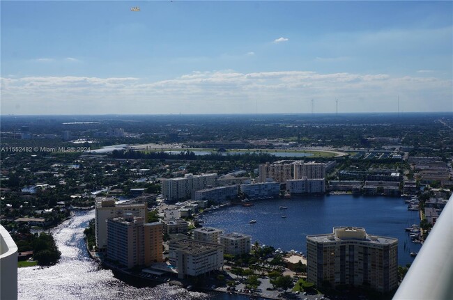 Building Photo - 1830 S Ocean Dr