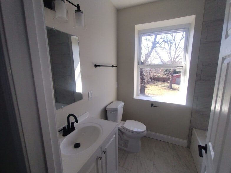 Building Photo - 2323 Patterson Ave