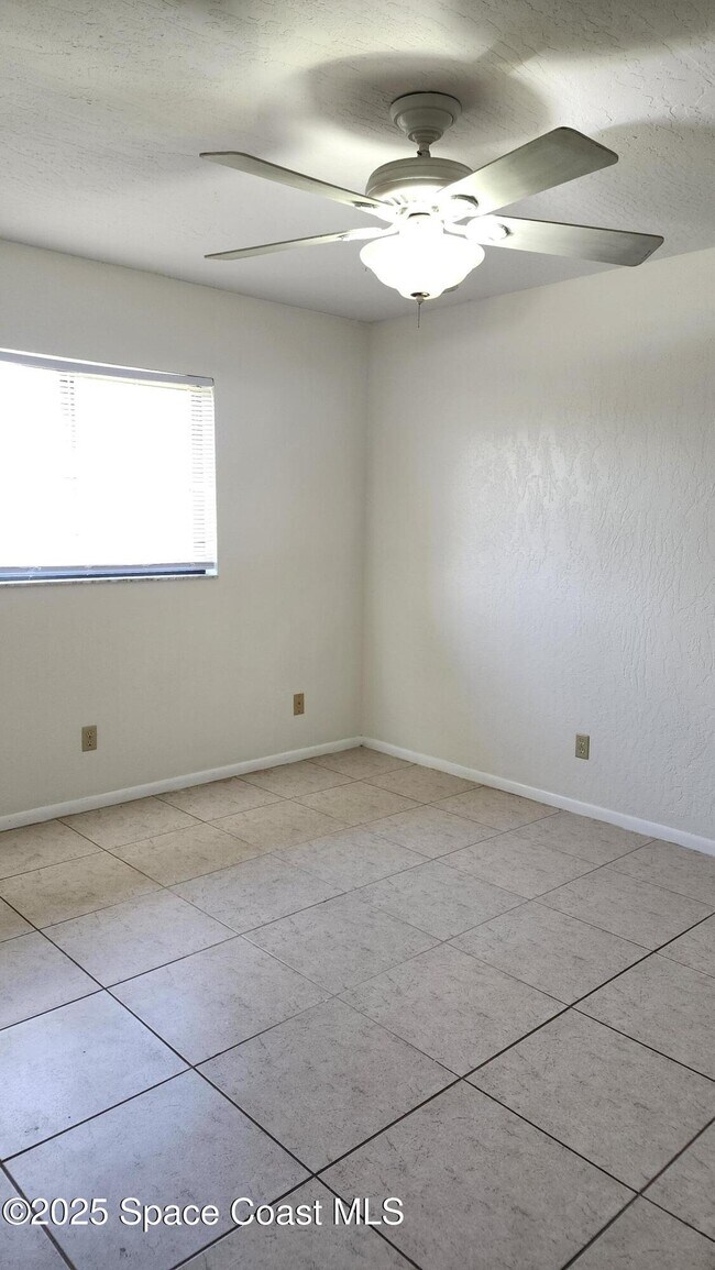 Building Photo - 1708 University Ln