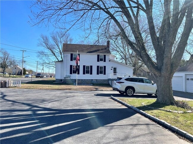 Building Photo - 348 Market St