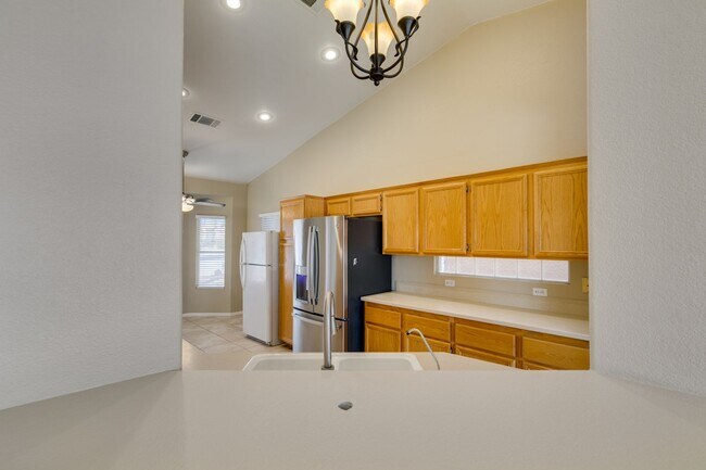 Building Photo - Charming Single-Story Home with Spa & Covered Patio Near Spencer & Wigwam in Las Vegas