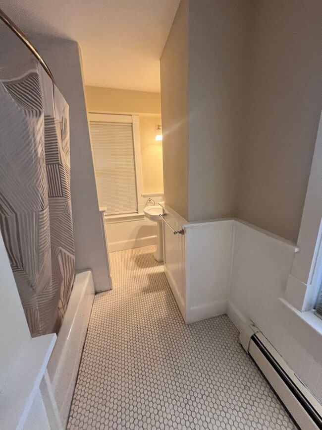 Building Photo - NO FEE!!  MASSIVE MISSION HILL 6 BED/3 BATH available 9/1/2026