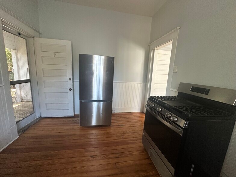 Building Photo - 262 Roper St